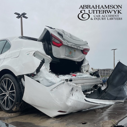 florida abogado de accidentes de giros en u ¿son ilegales los giros en u en FL?